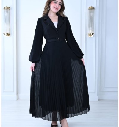 فستان طويل بليسيه بأكمام واسعة